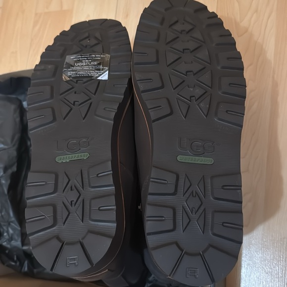 UGG Hendren Chocolate Leather and Suede Waterproof boots (NEW). Men size 14. - Picture 3 of 5